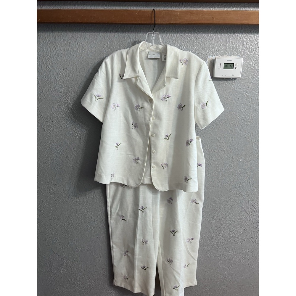 Alfred Dunner Women White Pant Suit Size 16 &‎ 10